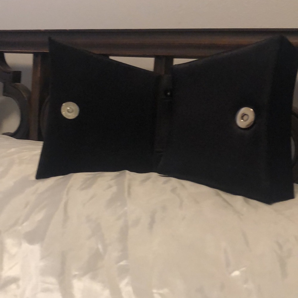 Black purse - Picture 2 of 5